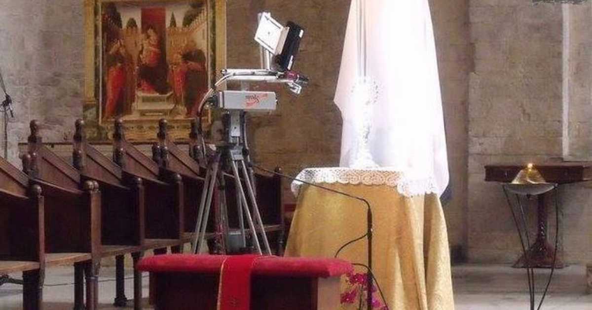 Bari, il "sanguinamento'' della sacra Spina: un miracolo che nessun fedele ha visto